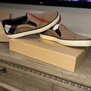 Burberry slip on sneaker size EUR 38.5 women’s. Worn few times. Good condition